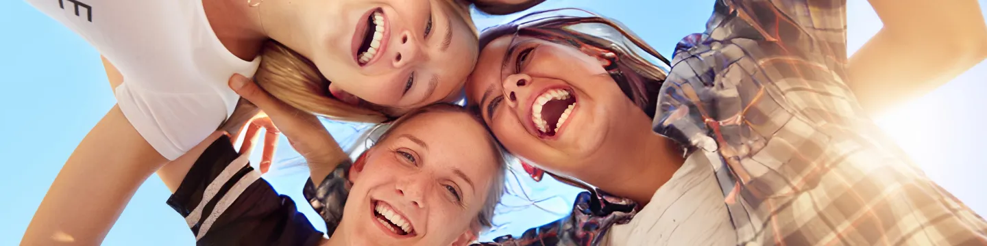 mlodziez usmiechnieta